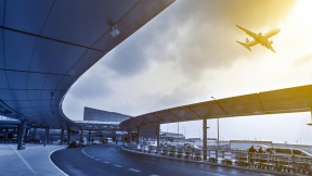 Modélisation hybride - Aéroport Paris ORLY Simulations mésoscopiques et microscopiques